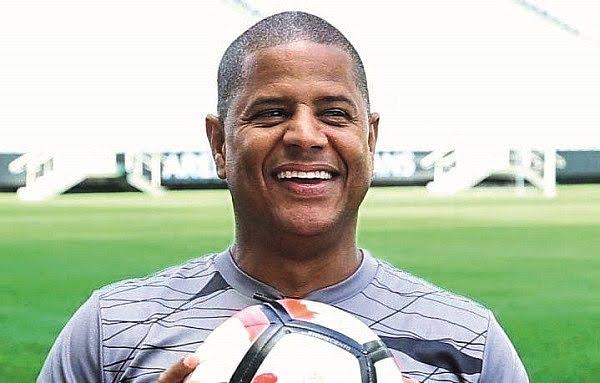 CR7 CARECA+MESSI ANÃO Esse é seu ídolo